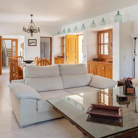 Villa Ideally Located With Pool A Short Drive From Ibiza Town And The Beach Sant Josep de sa Talaia