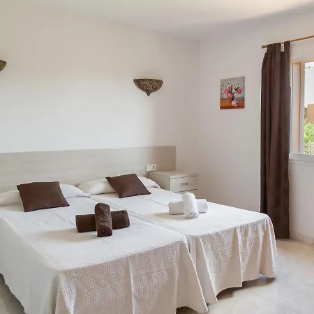 Ideally Located With Pool A Short Drive From Ibiza Town And The Beach *