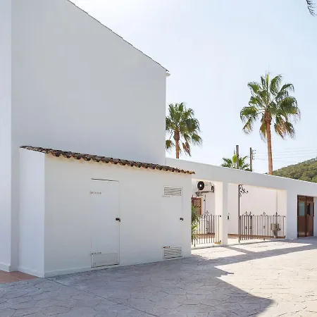 Ideally Located With Pool A Short Drive From Ibiza Town And The Beach 别墅