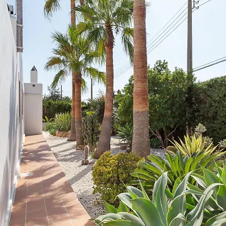 Ideally Located With Pool A Short Drive From Ibiza Town And The Beach 别墅 *
